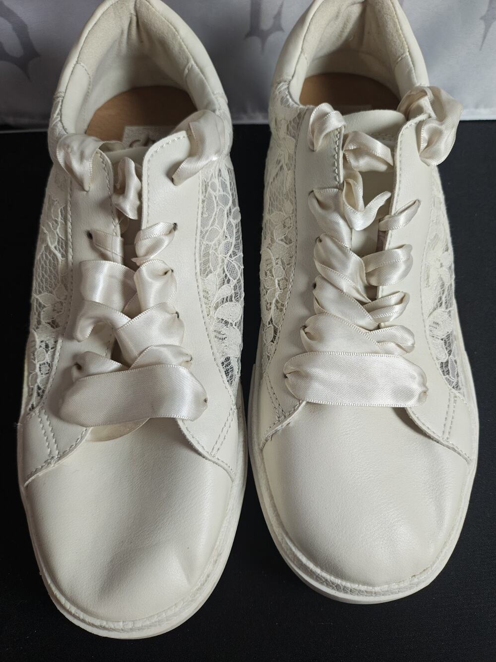DOLCE VITA Women's 9.5 Harryson Ecru Lace Sneakers Satin Ribbon New Blemishes